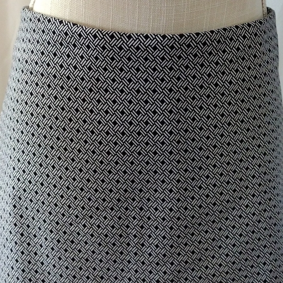 NWOT. Curvy Plus Size Skirt. 18W - Picture 2 of 9